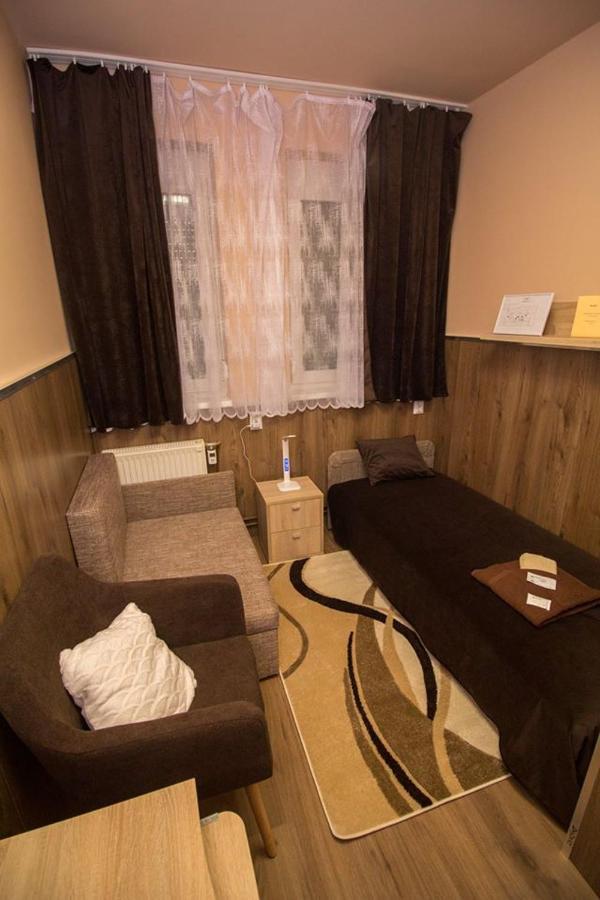 Bed and Breakfast M7 Galéria Panzió Letenye Esterno foto