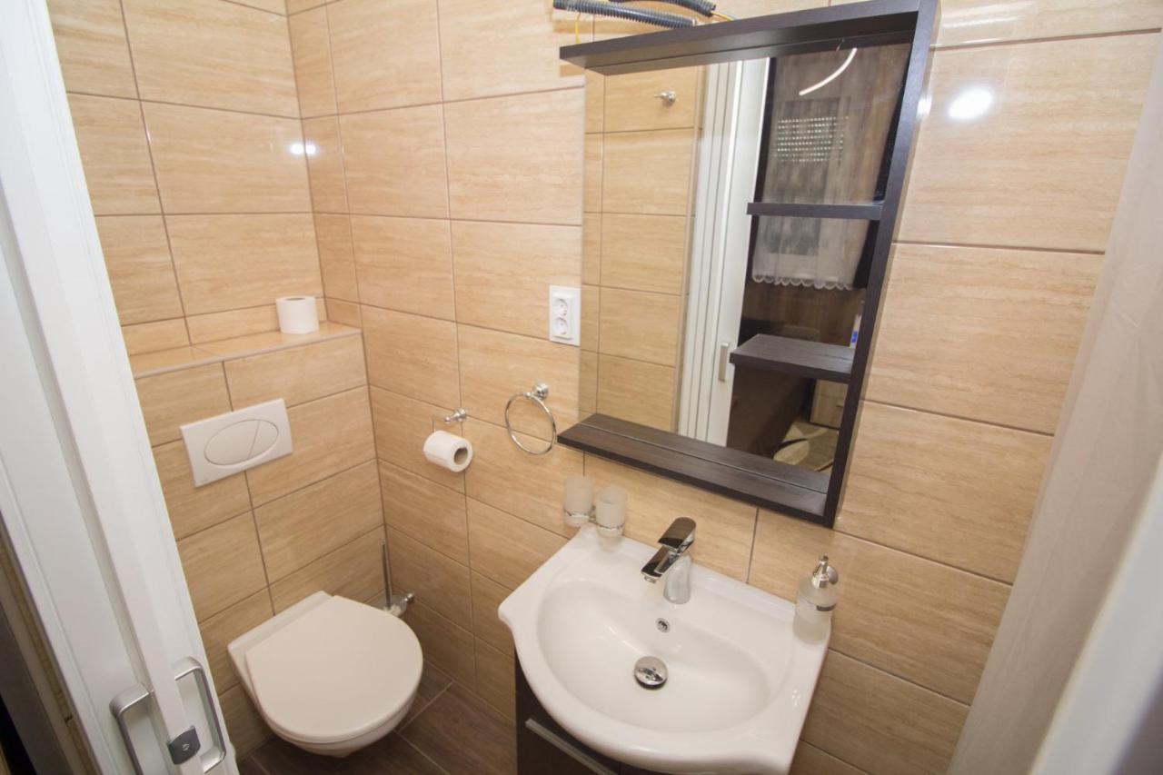 Bed and Breakfast M7 Galéria Panzió Letenye Esterno foto