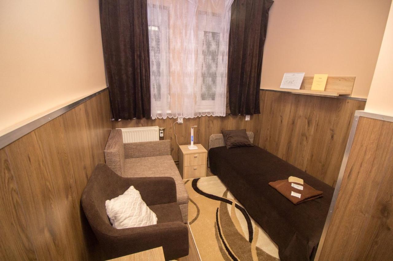 Bed and Breakfast M7 Galéria Panzió Letenye Esterno foto