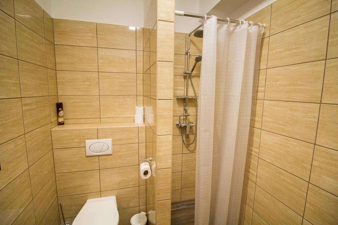 Bed and Breakfast M7 Galéria Panzió Letenye Esterno foto